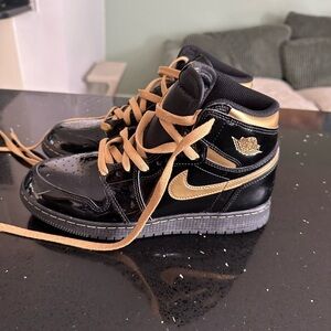 Jordan 1 Retro High OG Black Metallic Gold – Size 6